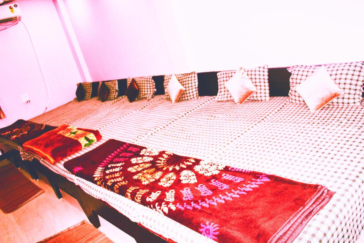 Mansarovar Guest House Удджайн Экстерьер фото
