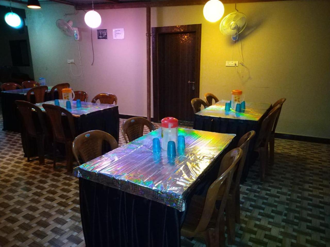 Mansarovar Guest House Удджайн Экстерьер фото